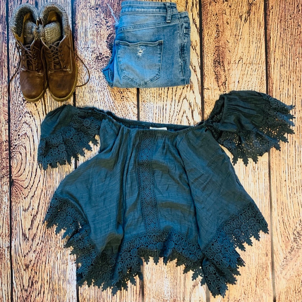 Off the shoulder late top BUCKLE